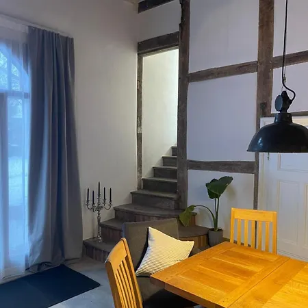 Urzeit 1621 - Deine Charmante Zeitreise