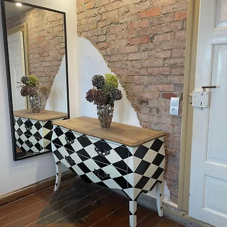 Urzeit 1621 - Deine Charmante Zeitreise *